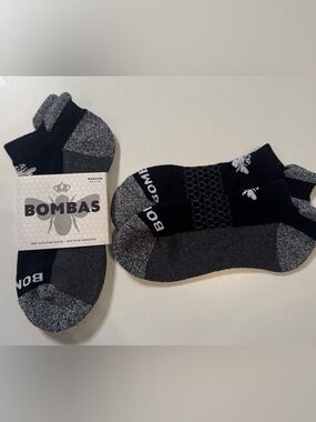 Bombas NWT 2 pair Original Ankle Socks Color: Black/Grey/Charcoal SZ: Medium